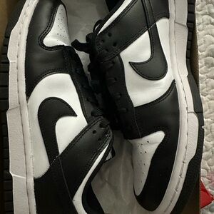 Nike women pandas Classic Black and White Sneakers